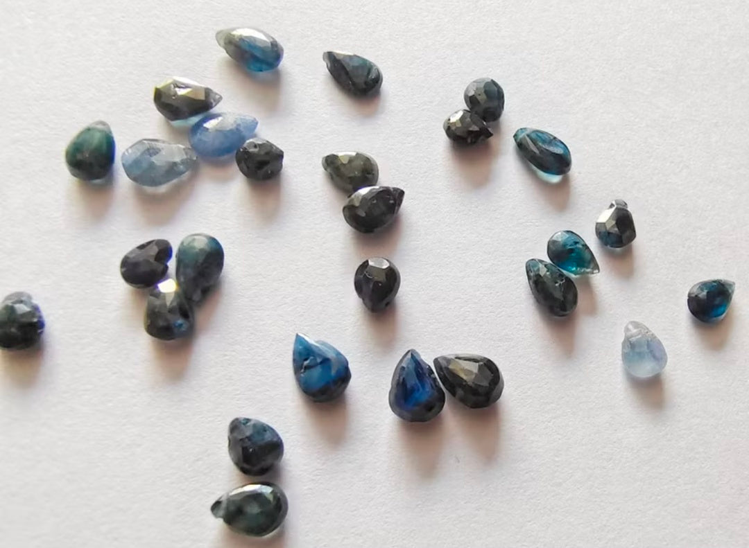 水滴小藍寶石耳環