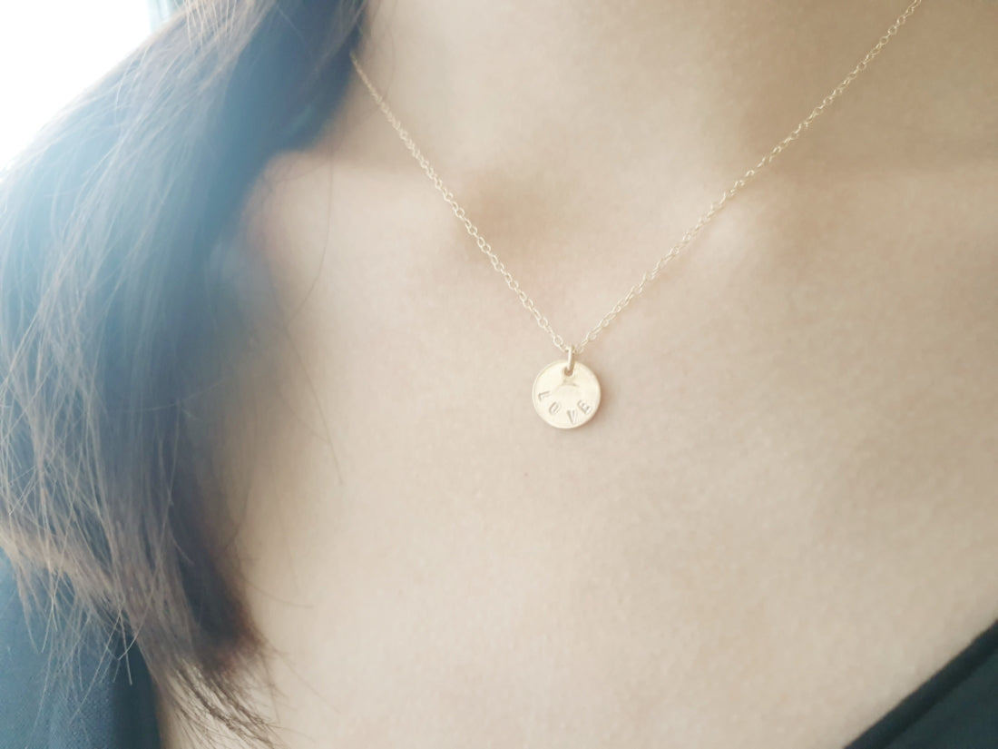 圍繞迷你字項鍊