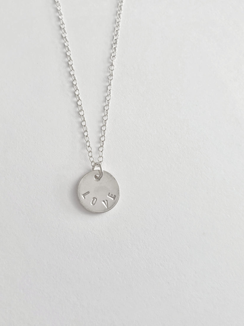 圍繞迷你字項鍊