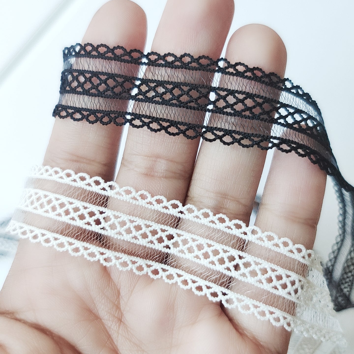 法式三層簍空蕾絲CHOKER-黑/白