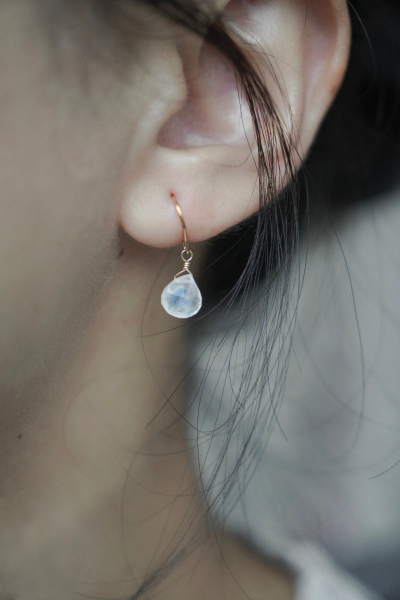 柔和月光石耳環