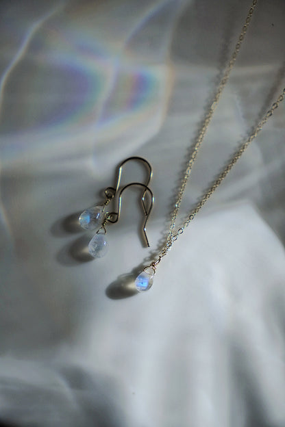 胖胖水滴 月光石耳環